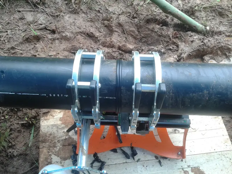 Linha de captação para irrigação em tubo PEAD em Paranapanema SP