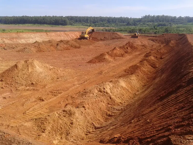Construção de reservatório com geomembrana PEAD em Araxá MG
