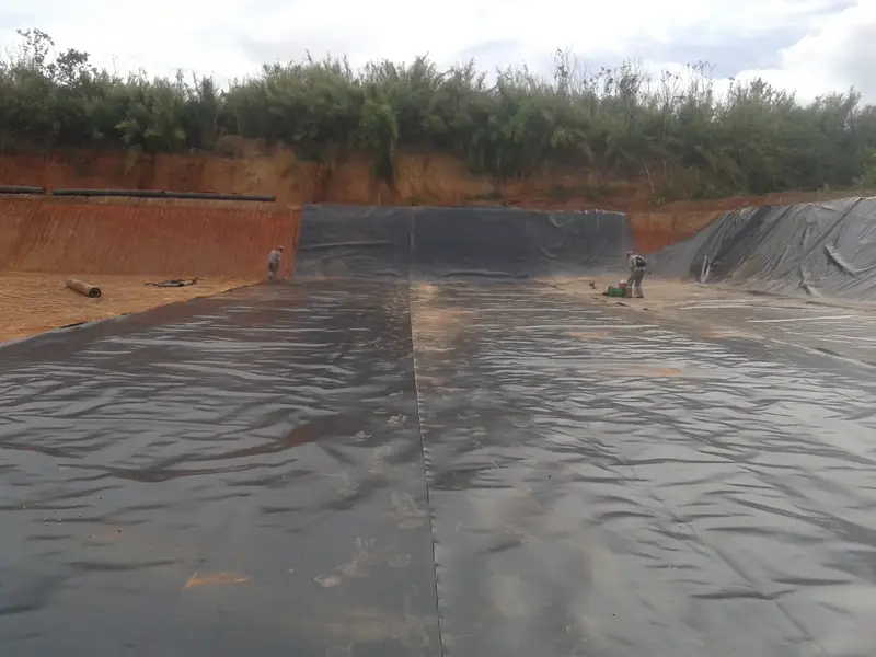 Impermeabilização de reservatório com manta de geomembrana PEAD em Araxá MG
