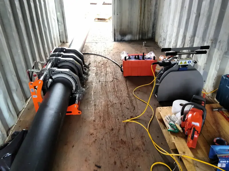Solda de topo por termofusão em tubos de PEAD executada pela GLX