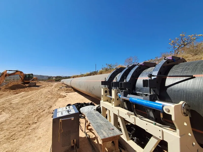 Solda de topo por termofusão em tubo PEAD de 1600mm